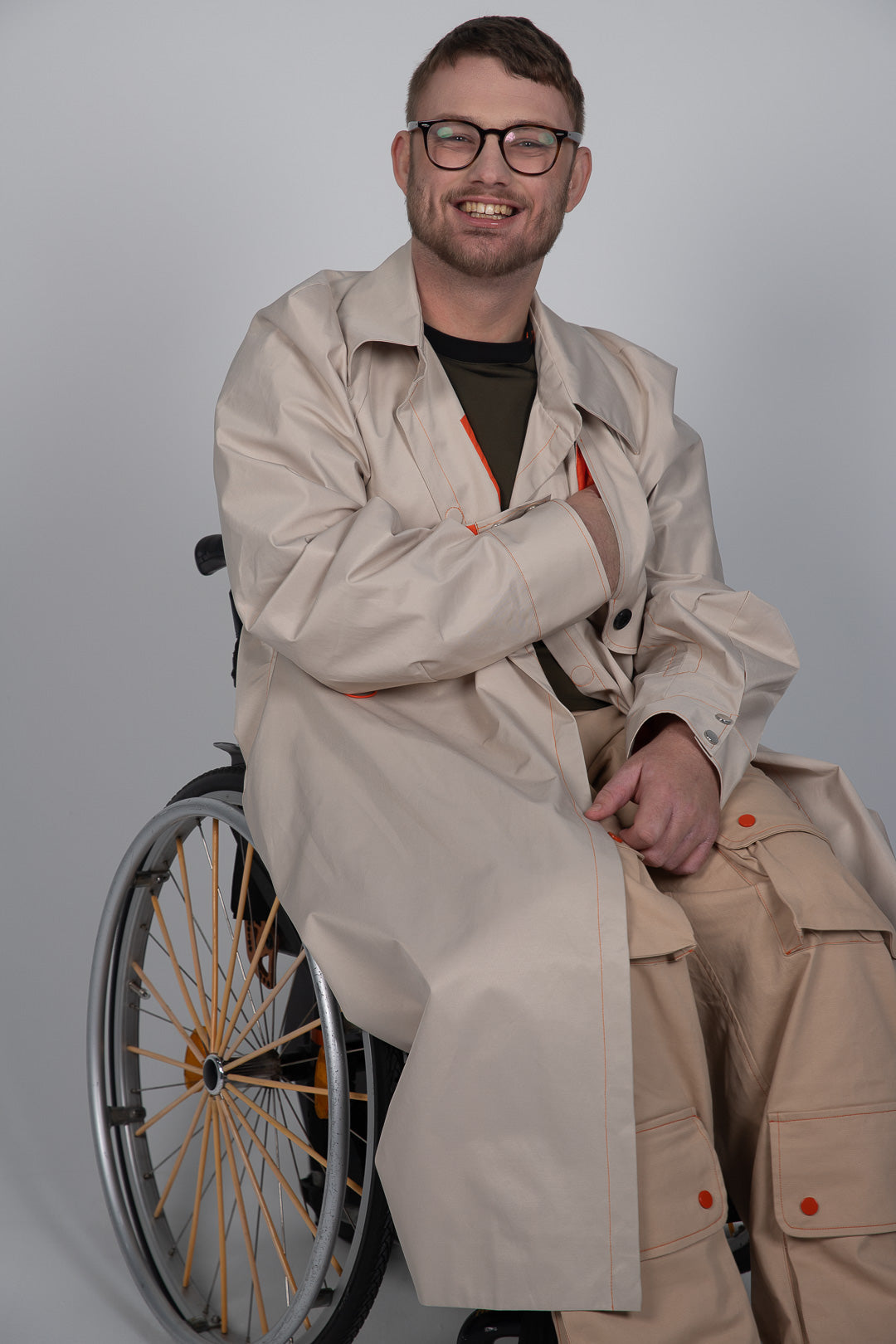 Wheelchair coat, wheelchair cape, disability cape, disabled cape, cape for wheelchair, accessible cape
Kørestolsfrakke, kørestolskappe, handicapkappe, handicapkappe, kappe til kørestol, tilgængelig kappe
Rolstoeljas, rolstoelcape, cape voor gehandicapten, cape voor gehandicapten, cape voor rolstoel, toegankelijke cape
Ratastoolimantel, ratastooli keeb, invaliidide keeb, invaliidide keeb, ratastooli keeb, ligipääsetav keeb
Pyörätuolitakki, pyörätuolin viitta, vammaisten viitta, vammaisten viitta, pyörätuolin
