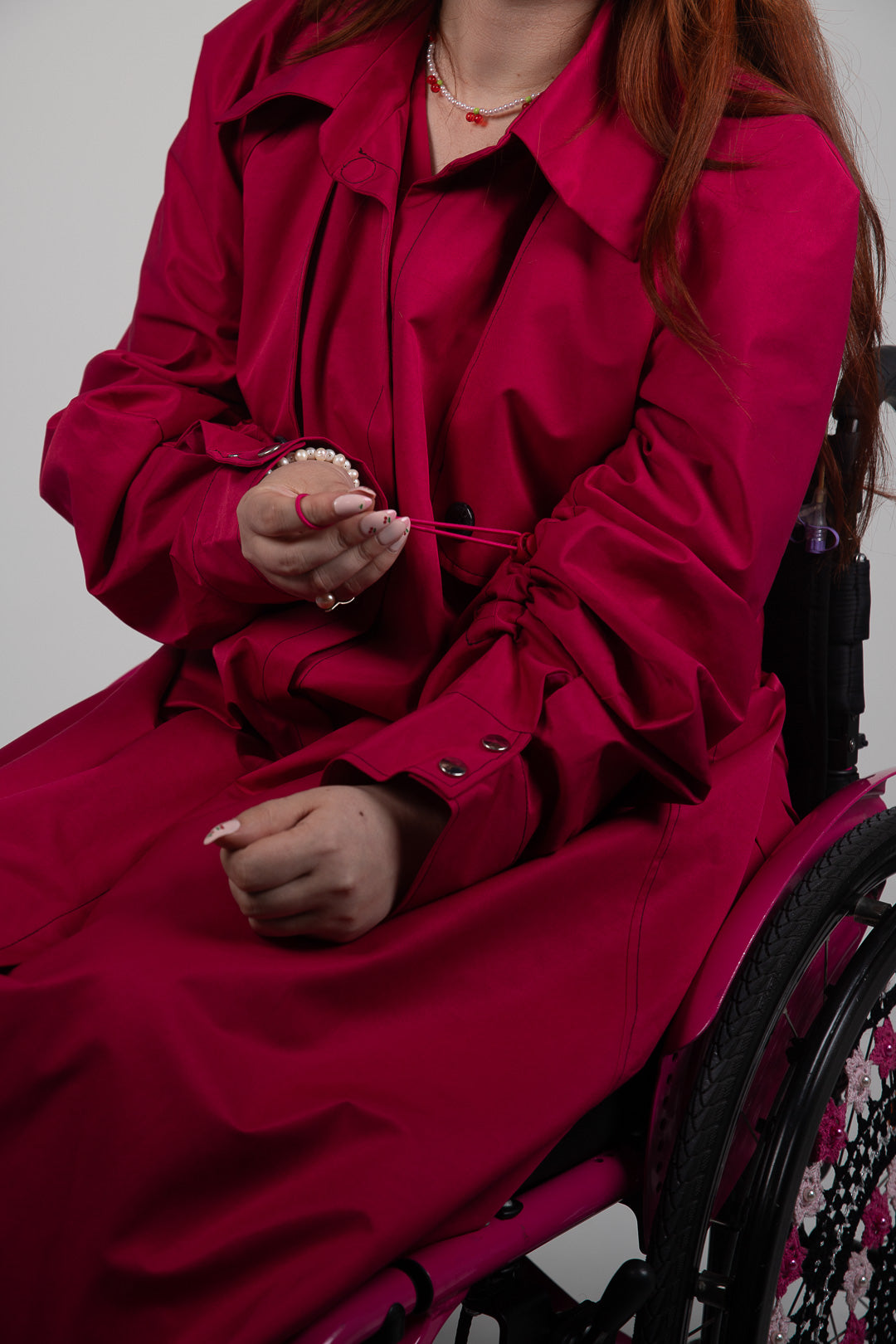 Wheelchair coat, wheelchair cape, disability cape, disabled cape, cape for wheelchair, accessible cape
Kørestolsfrakke, kørestolskappe, handicapkappe, handicapkappe, kappe til kørestol, tilgængelig kappe
Rolstoeljas, rolstoelcape, cape voor gehandicapten, cape voor gehandicapten, cape voor rolstoel, toegankelijke cape
Ratastoolimantel, ratastooli keeb, invaliidide keeb, invaliidide keeb, ratastooli keeb, ligipääsetav keeb
Pyörätuolitakki, pyörätuolin viitta, vammaisten viitta, vammaisten viitta, pyörätuolin
