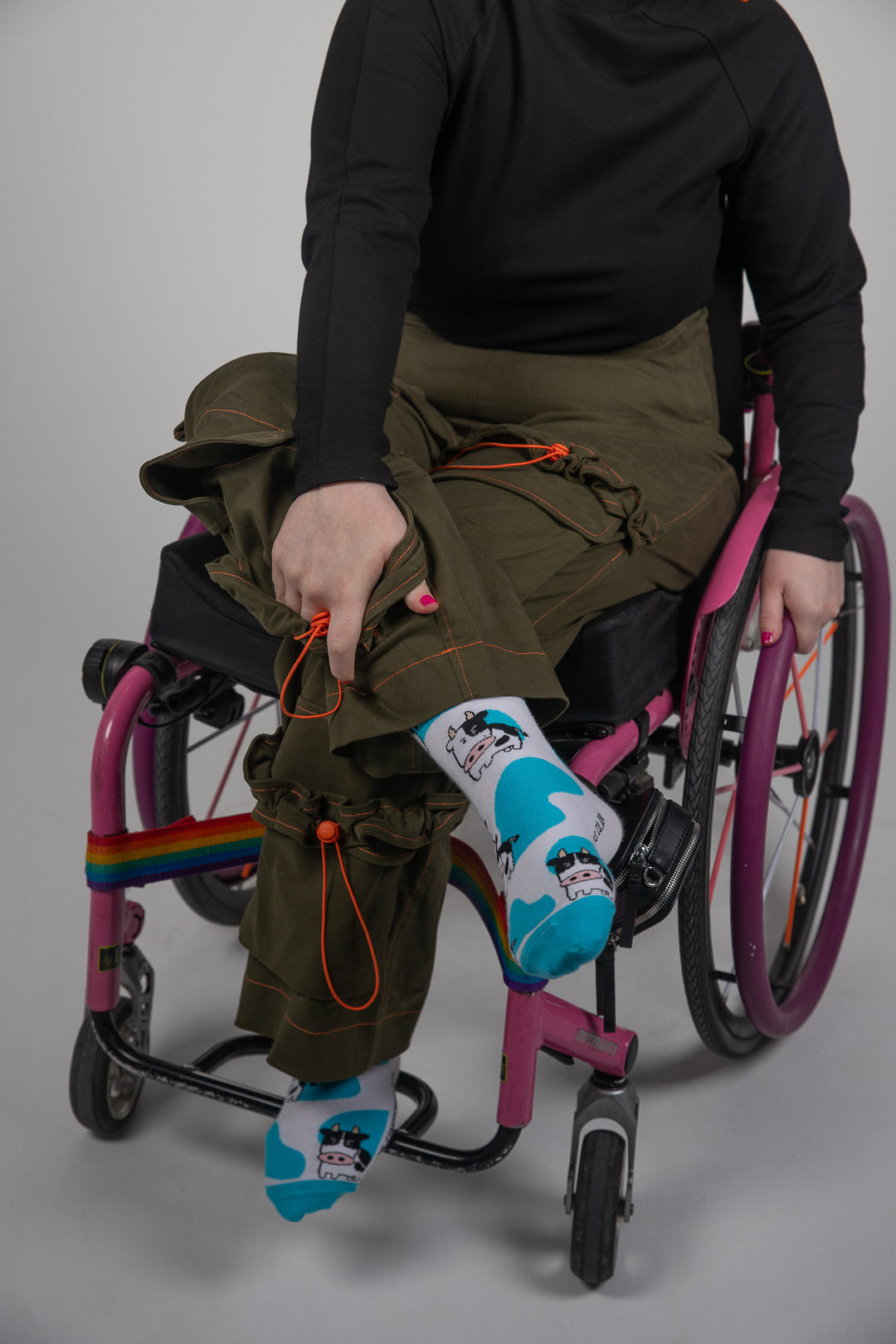Wheelchair, wheelchair trousers, disability trousers, accessible trousers, disabled trousers, seated trousers:
Invalidní vozík, kalhoty pro invalidní vozíky, kalhoty pro invalidy, kalhoty pro invalidy, kalhoty pro invalidy, kalhoty na sezení
Kørestol, kørestolsbukser, handicapbukser, handicapvenlige bukser, handicappede bukser, siddende bukser
Rolstoel, rolstoelbroeken, gehandicaptenbroeken, toegankelijke broeken, gehandicaptenbroeken, zittende broeken
Rulseĝo, rulseĝa pantalono, handikapa pantalono, alireb