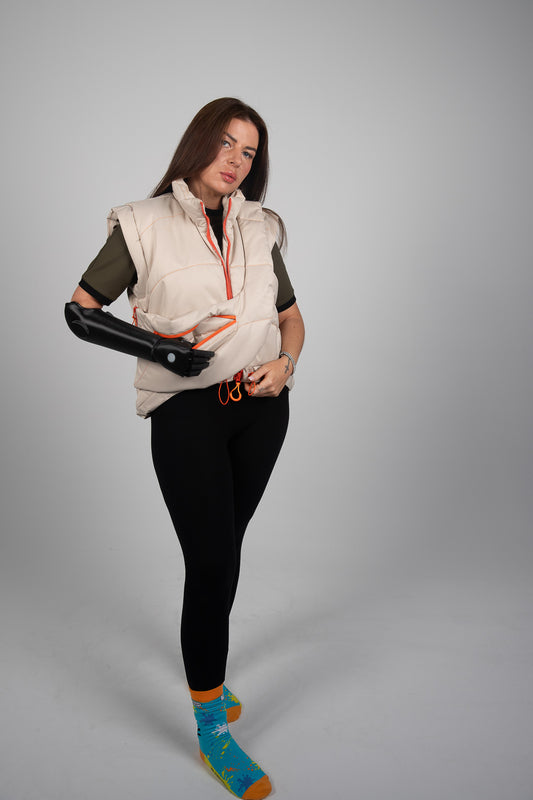 Wheelchair coat, wheelchair trench, disability coat, backless coat,coat for wheelchair, 
Kørestolsfrakke, kørestolskappe, handicapkappe, handicapkappe, kappe til kørestol, tilgængelig kappe
Rolstoeljas, rolstoelcape, cape voor gehandicapten, cape voor gehandicapten, cape voor rolstoel, toegankelijke cape
Ratastoolimantel, ratastooli keeb, invaliidide keeb, invaliidide keeb, ratastooli keeb, ligipääsetav keeb
Pyörätuolitakki, pyörätuolin viitta, vammaisten viitta, vammaisten viitta, pyörätuolin