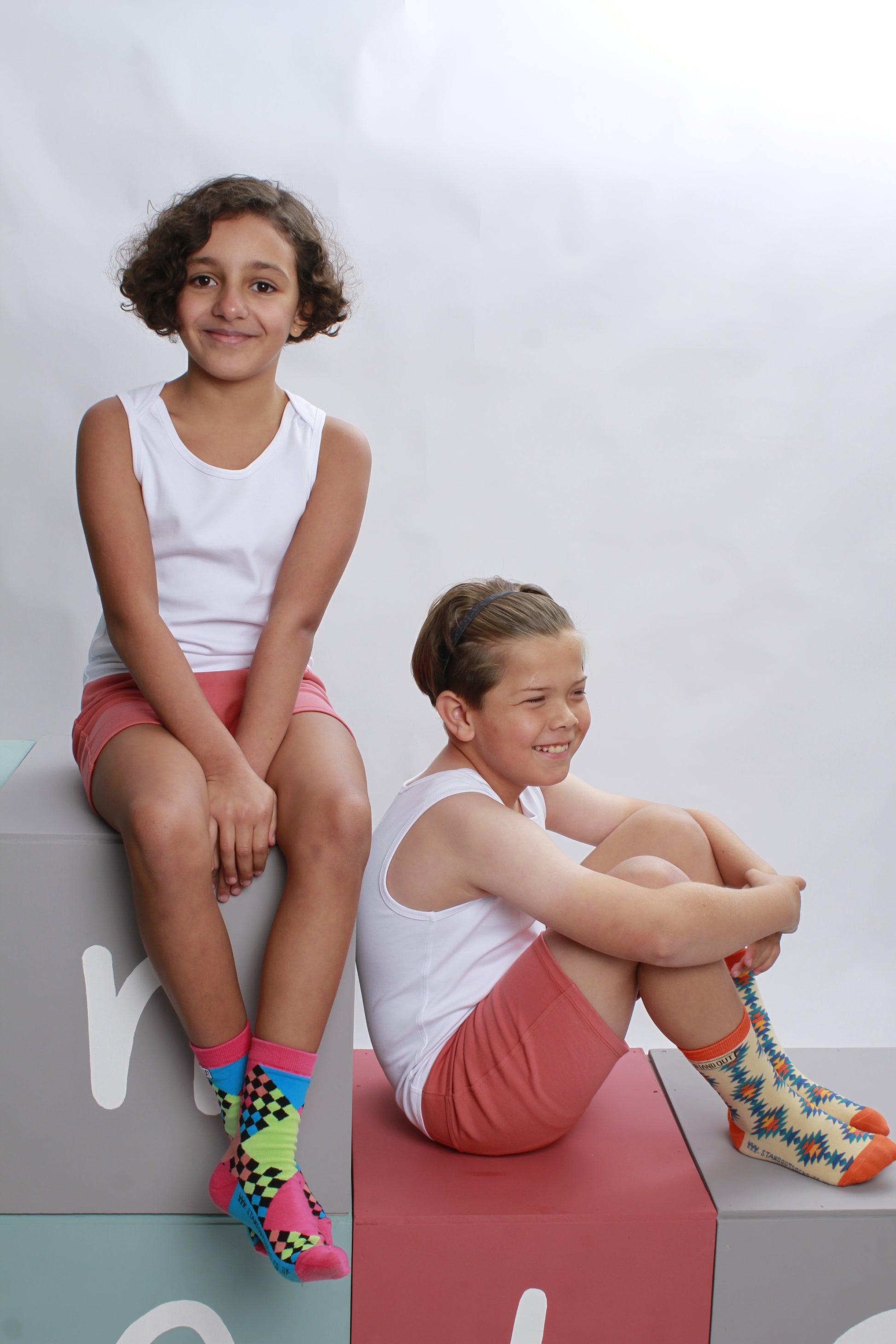 Tube fed, disability, tube feeding, adaptive clothing, Stoma, wheelchair, GTube, Tubie, bibs, dribble bibs, neckerchief bibs, tube alimenté, handicapé, alimentation par sonde, vêtements adaptables, stomate, fauteuil roulant, Schlauchgespeist, Behinderung, Sondenernährung, Anpassungsfähige Kleidung, Stoma, Rollstuhl, Buisvoeding, handicap, sondevoeding, adaptieve kleding, Stoma, rolstoel, Sondeernæring, handicap, Sondeernæring, adaptivt tøj, Stomi, kørestol, karmienie przez rurkę, niepełnosprawność, karmieni