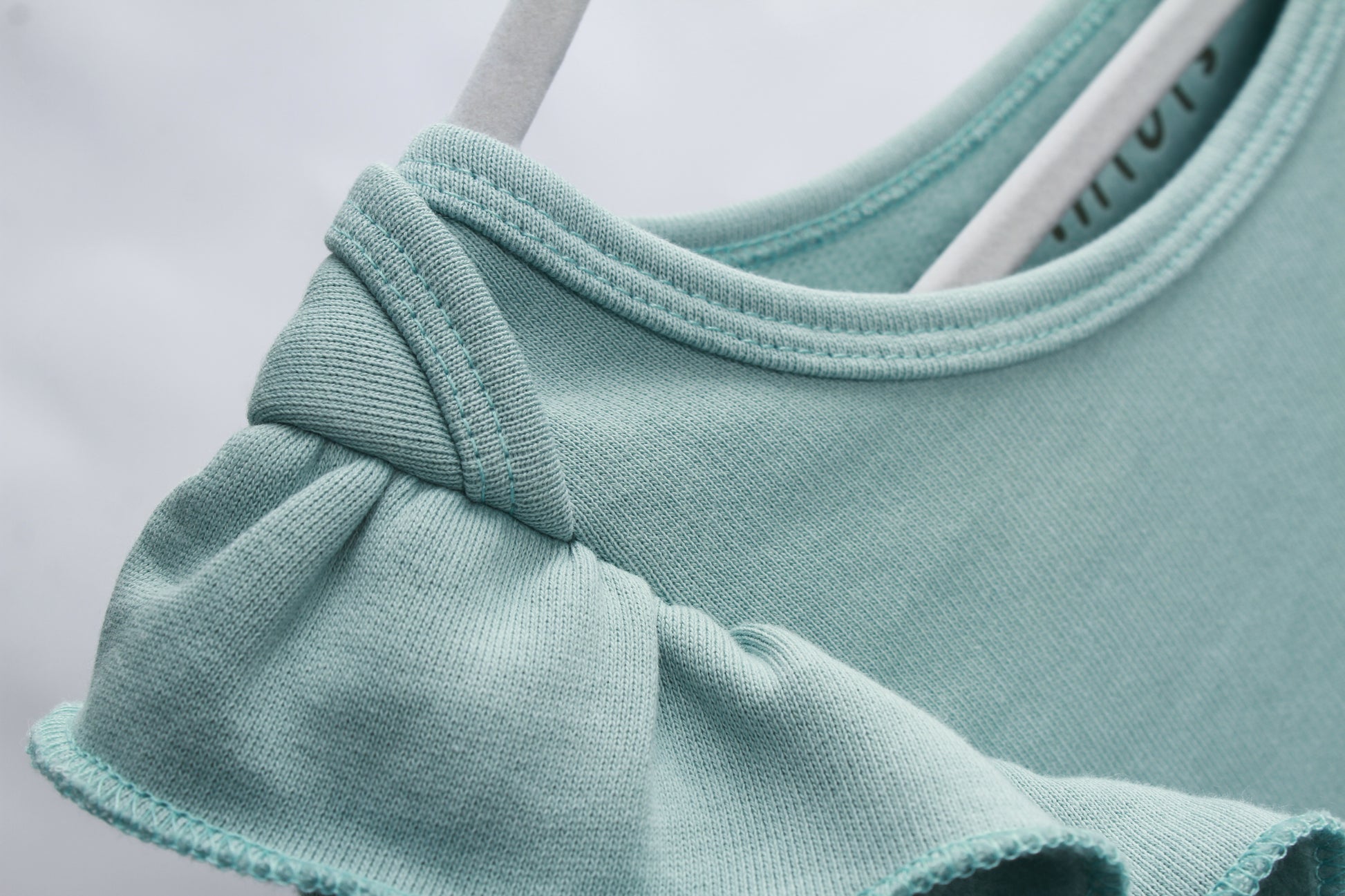 Tube fed, disability, tube feeding, adaptive clothing, Stoma, wheelchair, GTube, Tubie, bibs, dribble bibs, neckerchief bibs, tube alimenté, handicapé, alimentation par sonde, vêtements adaptables, stomate, fauteuil roulant, Schlauchgespeist, Behinderung, Sondenernährung, Anpassungsfähige Kleidung, Stoma, Rollstuhl, Buisvoeding, handicap, sondevoeding, adaptieve kleding, Stoma, rolstoel, Sondeernæring, handicap, Sondeernæring, adaptivt tøj, Stomi, kørestol, karmienie przez rurkę, niepełnosprawność, karmieni